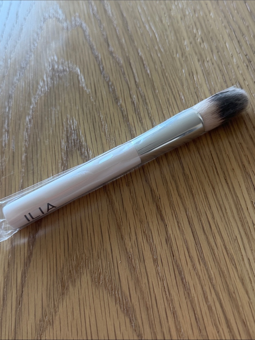 ILIA Precision Powder Brush - Picture 3 of 3